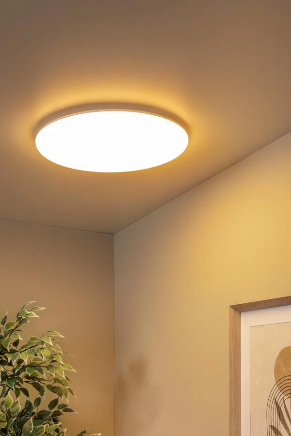 Lucide OLSON - Plafonnière Badkamer - Ø 45 cm - LED - CCT - 1x45W 3000K/6500K - IP44 - Opaal - sfeer 1